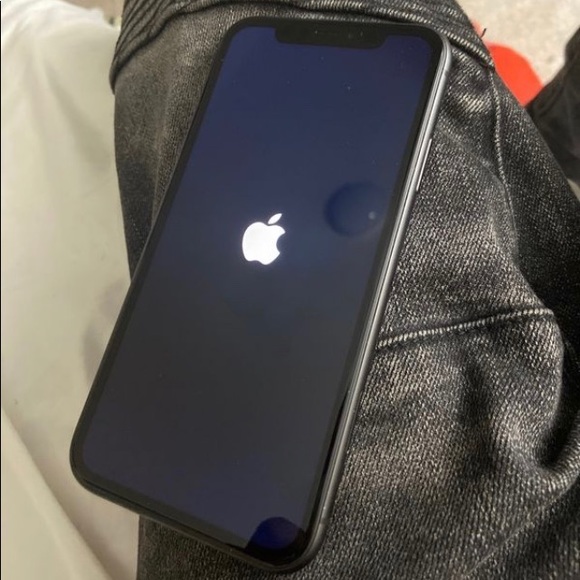 Iphone 11 for sell - Picture 1 of 4